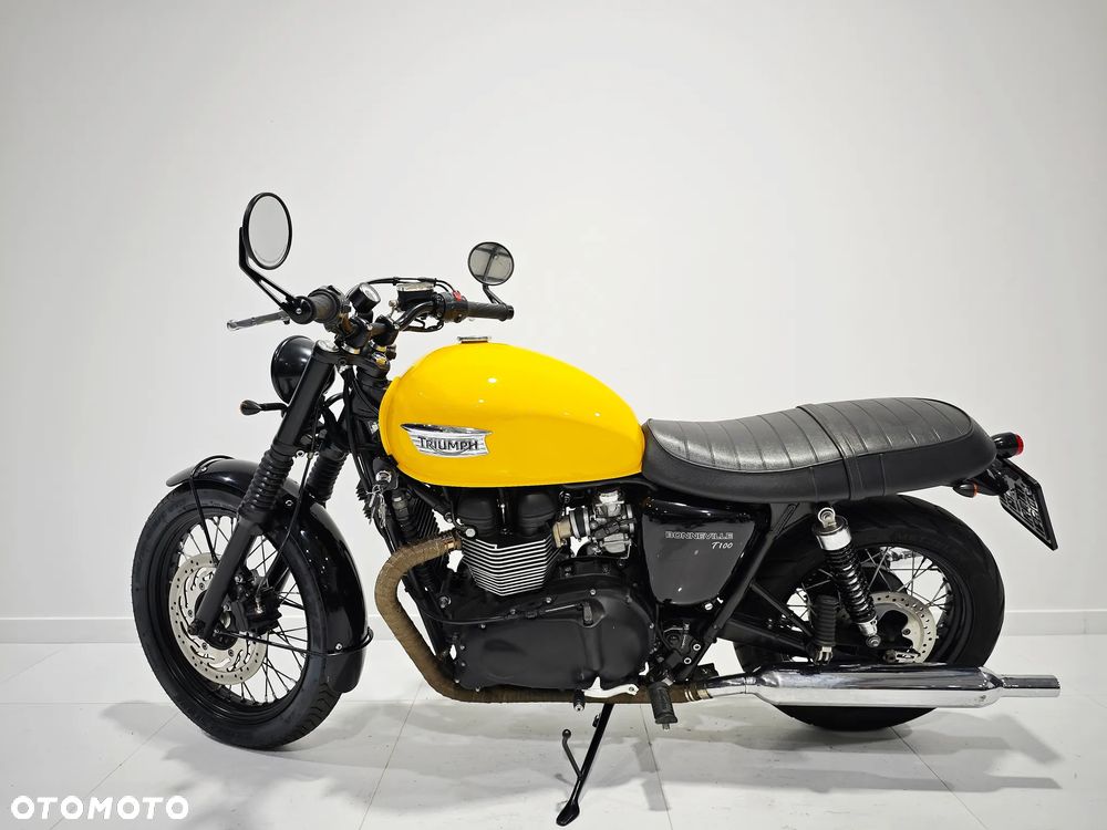 Triumph Bonneville - 4