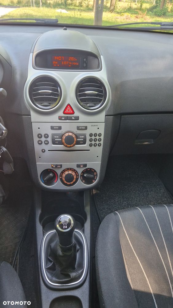Opel Corsa 1.2 16V Essentia - 18