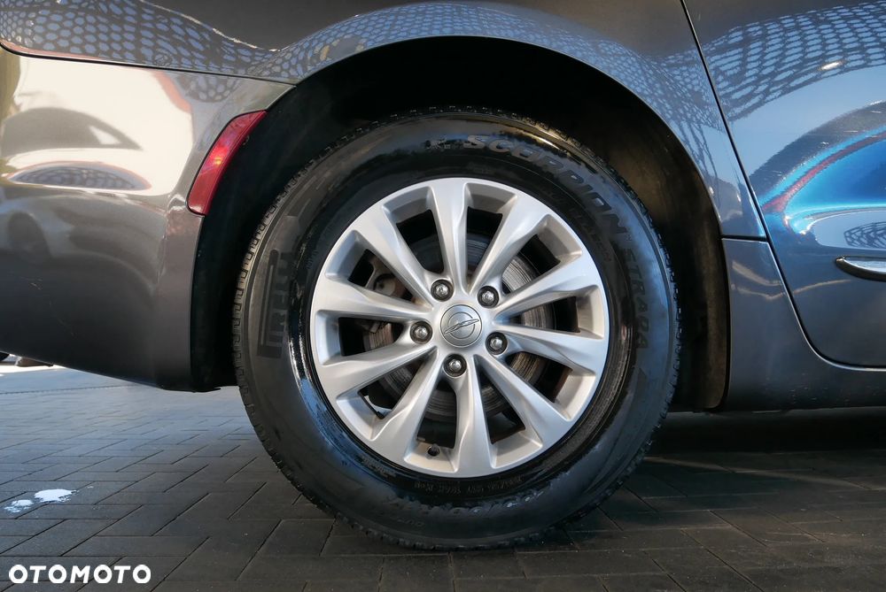 Chrysler Pacifica - 36