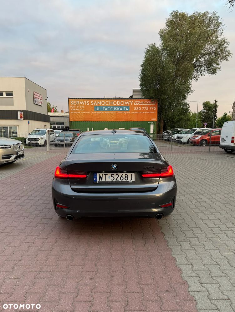BMW Seria 3 330i xDrive M Sport - 10