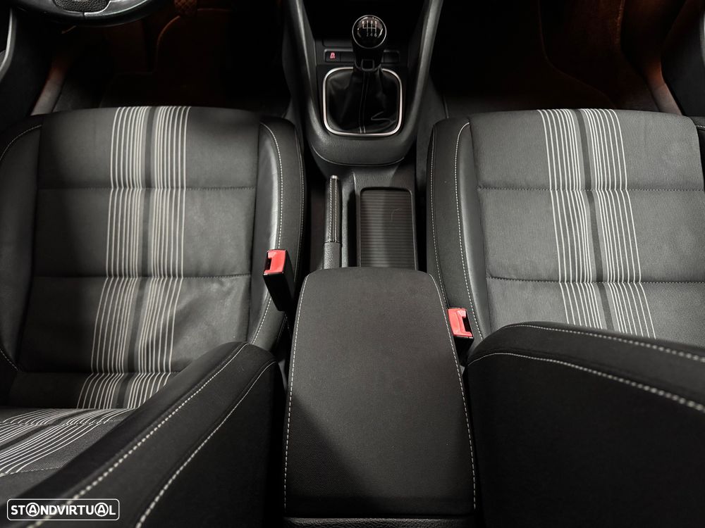 VW Golf Variant 2.0 TDi DPF MATCH - 27