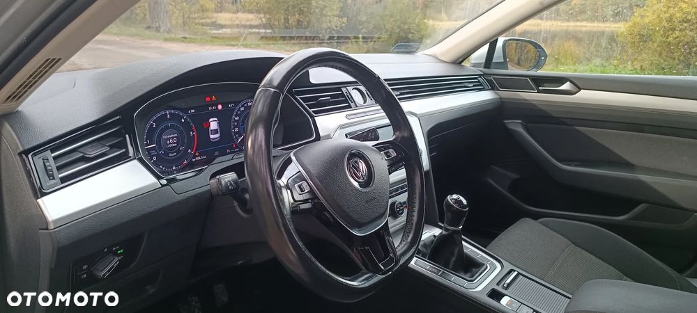 Volkswagen Passat - 8
