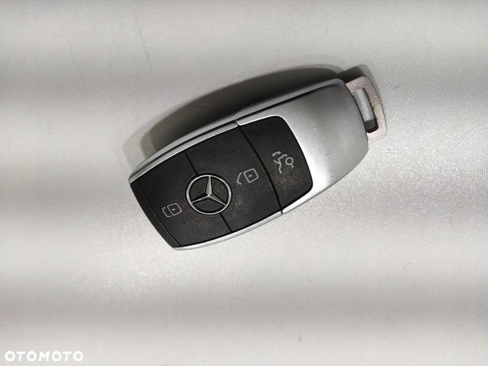 KLUCZYK PILOT OBUDOWA MERCEDES GLA H247 2020-2026 A1779056704 - 2