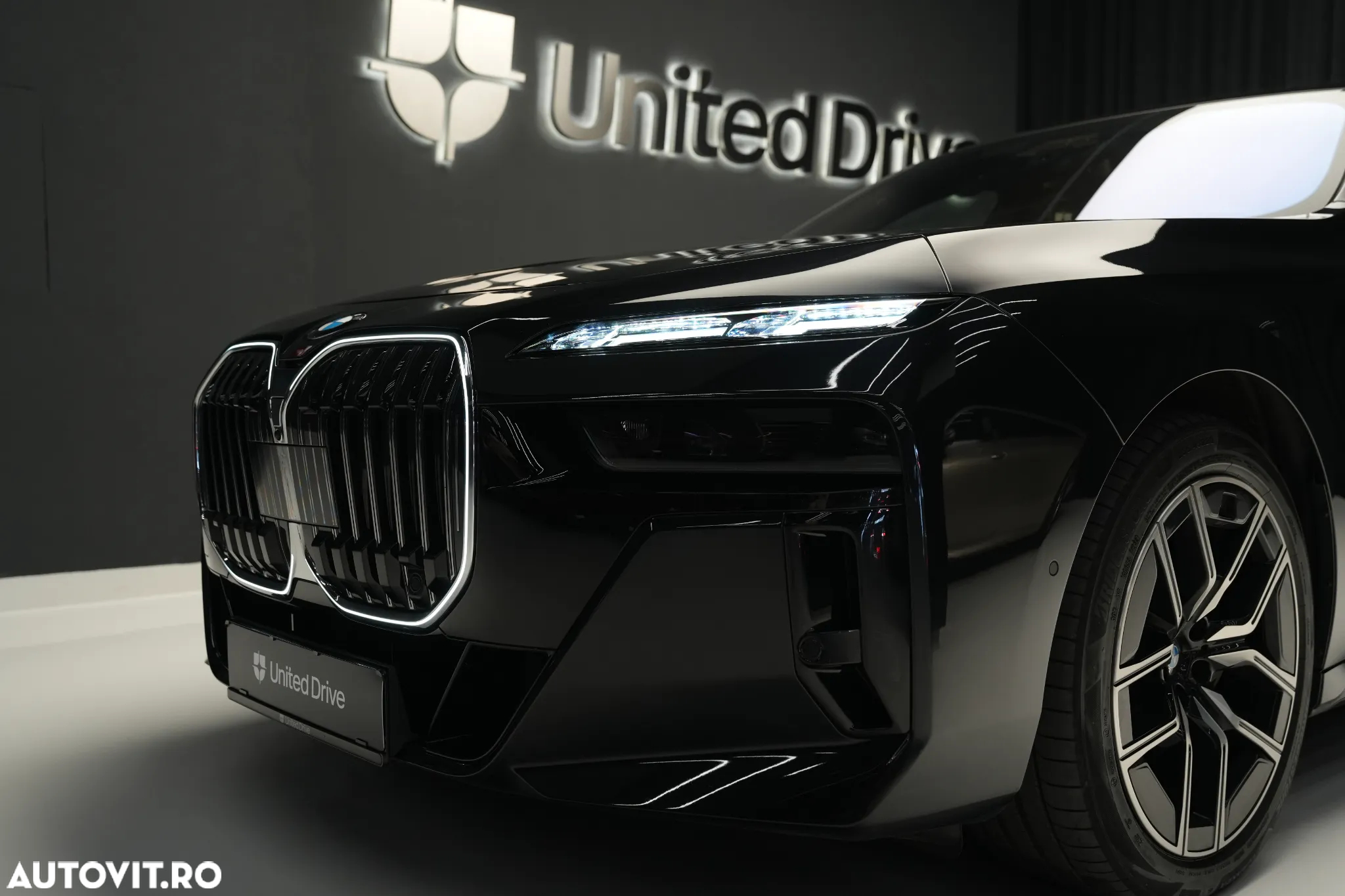 BMW Seria 7 740d xDrive MHEV - 11