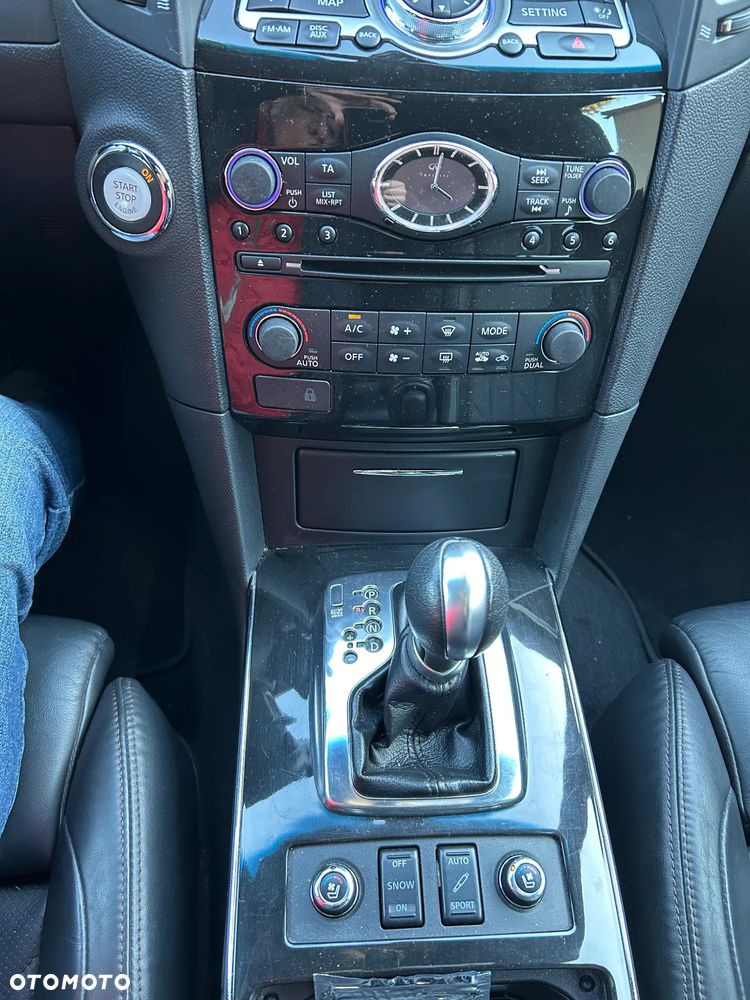 Infiniti QX70 3.7 AWD S Premium - 24