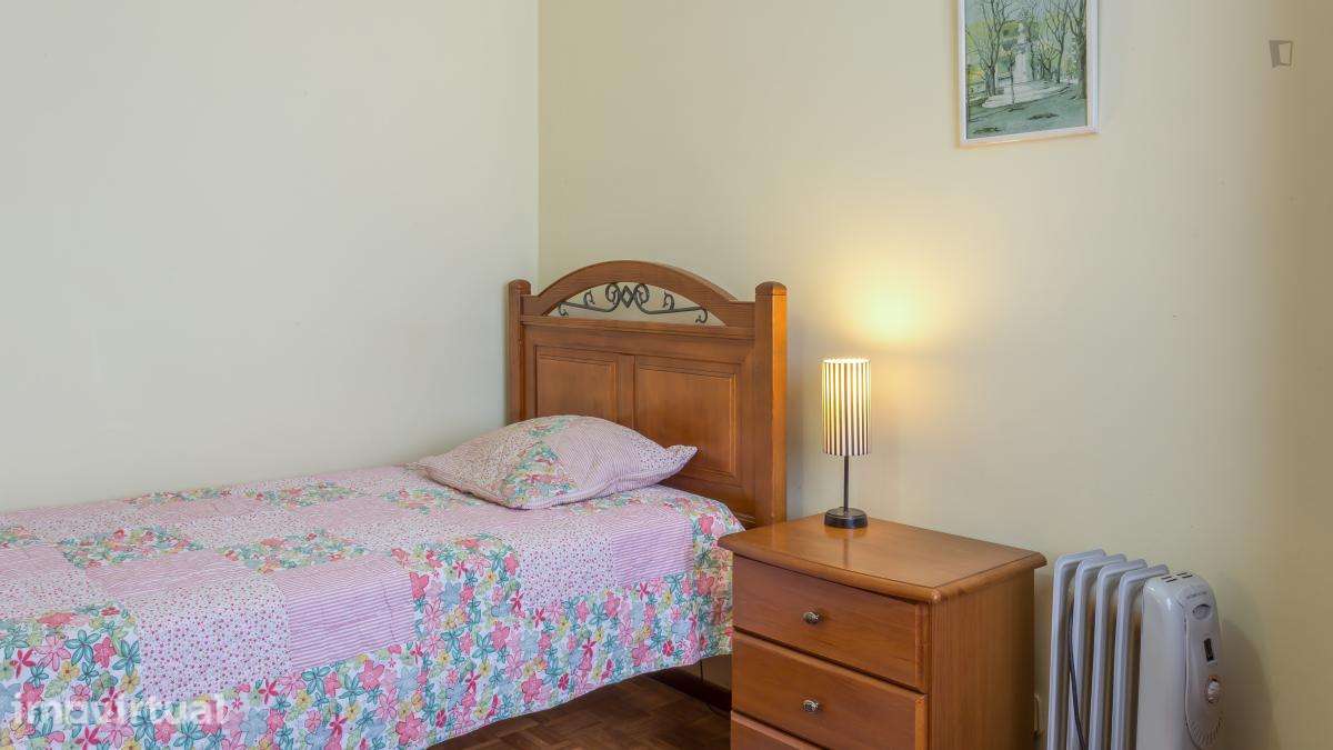 Quarto - localizado em Pedrouços Porto - Grande imagem: 3/23