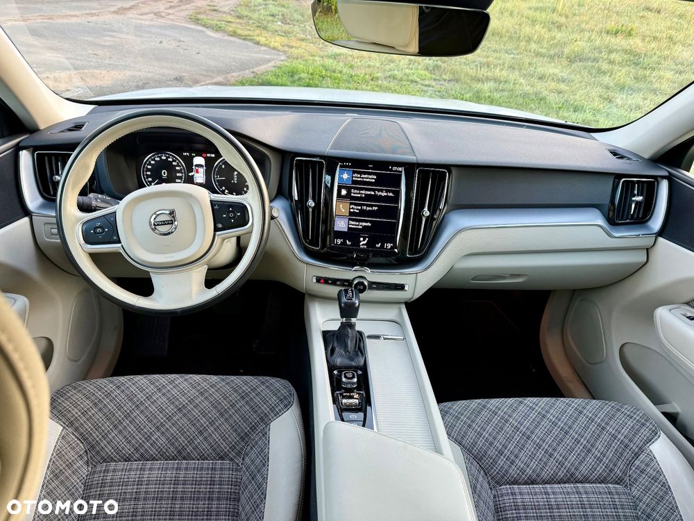 Volvo XC 60 D4 Momentum Pro - 10