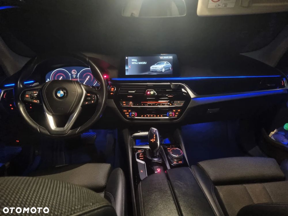 BMW Seria 5 518d Sport Line - 22