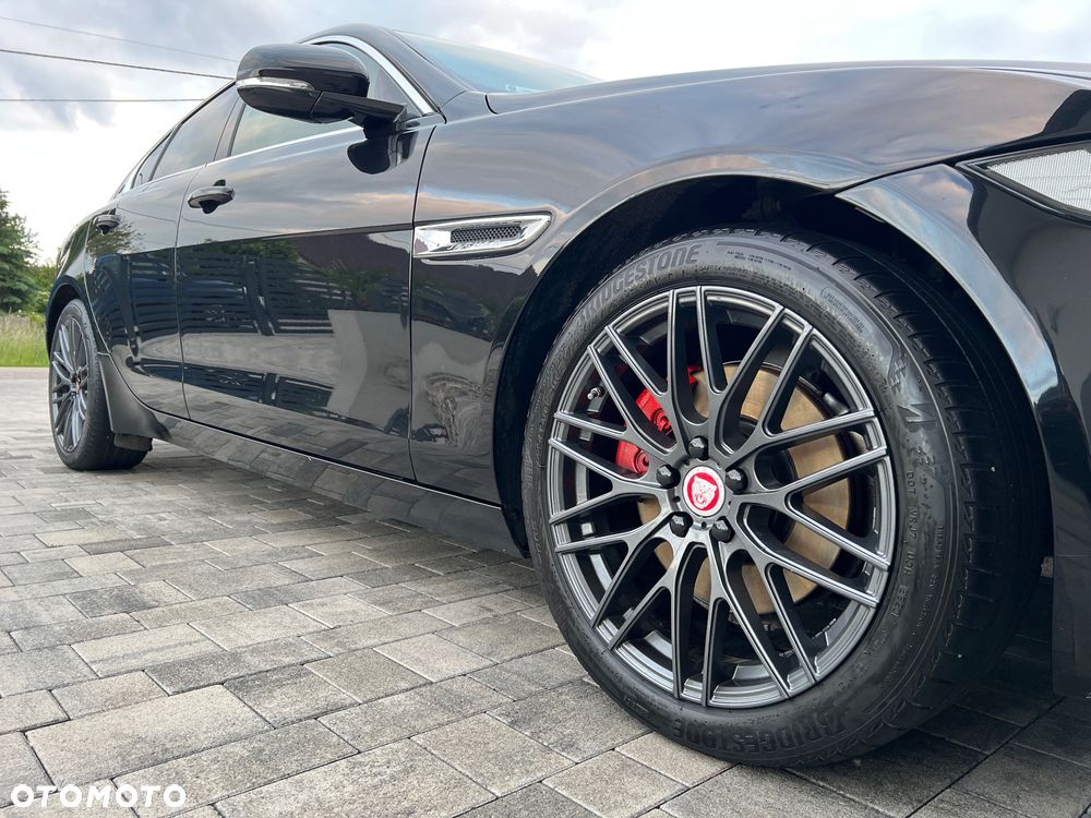 Jaguar XE 2.0 D Prestige - 17