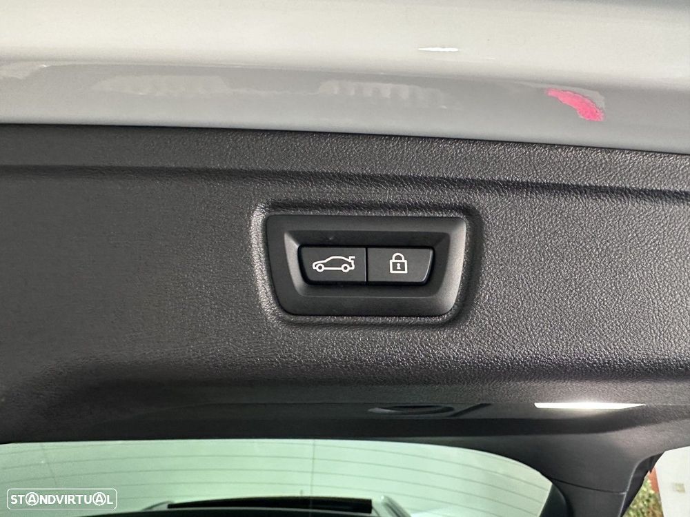BMW 330 e Pack Desportivo M Pro Auto - 28