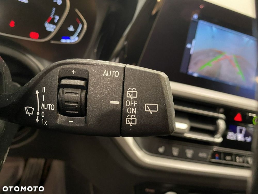 BMW Seria 3 318i - 26
