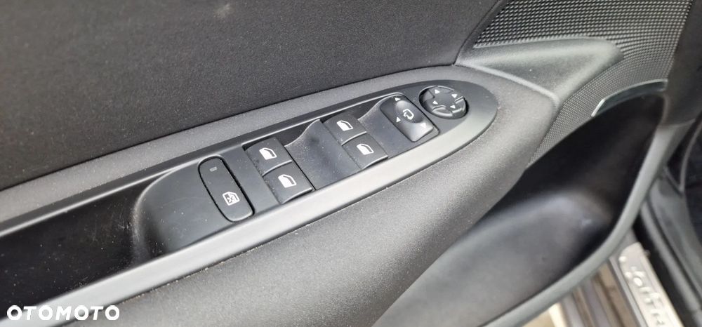 Citroën C4 PureTech 130 Stop&Start SHINE - 24