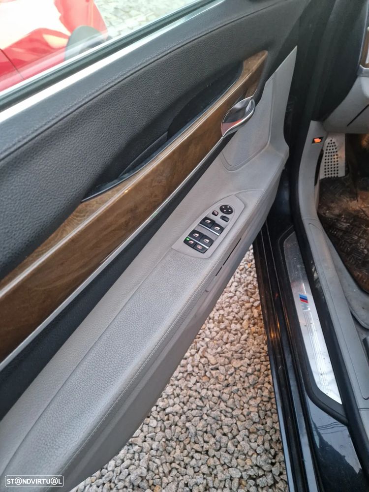 BMW 740 d Pack M - 7