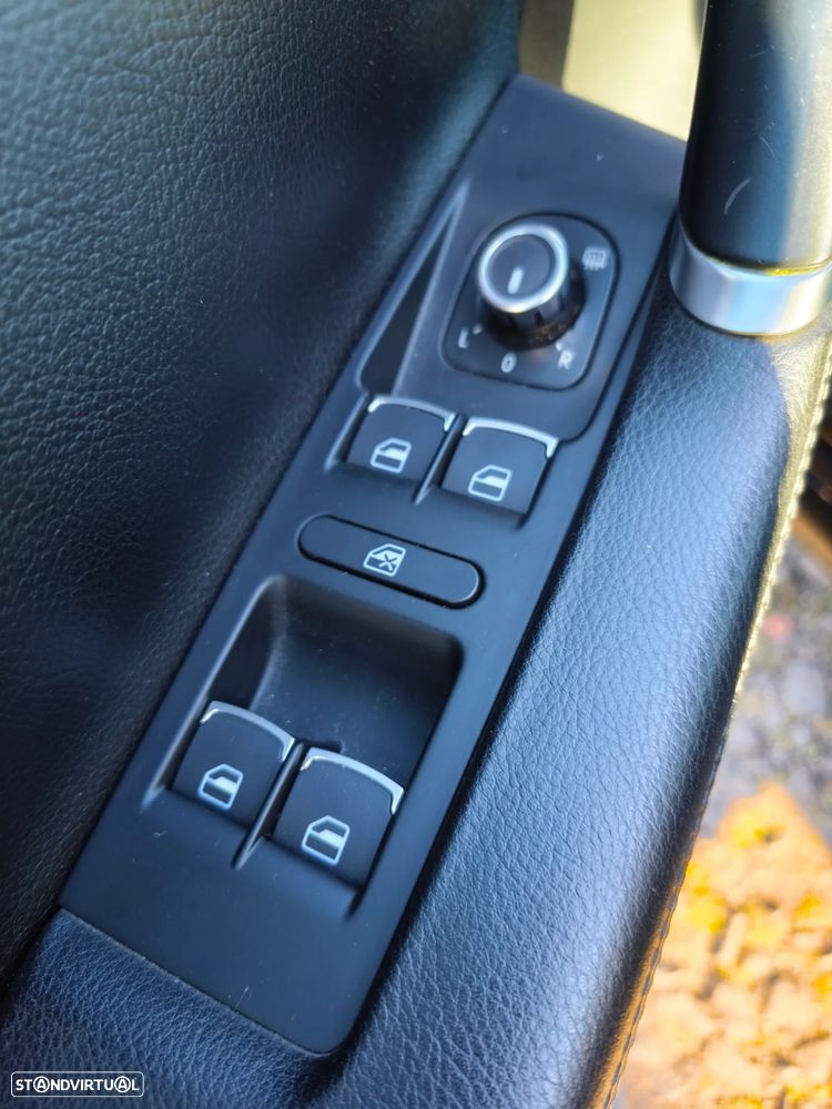 VW Passat Variant 2.0 TDI Highline - 13