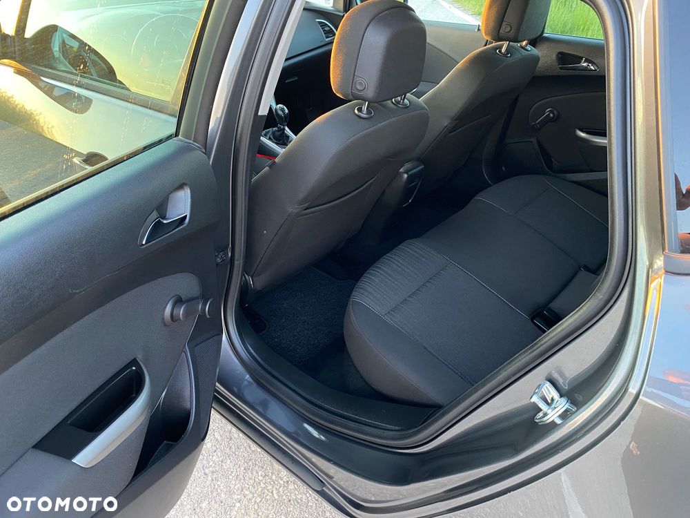Opel Astra 1.4 Turbo Design Edition - 19