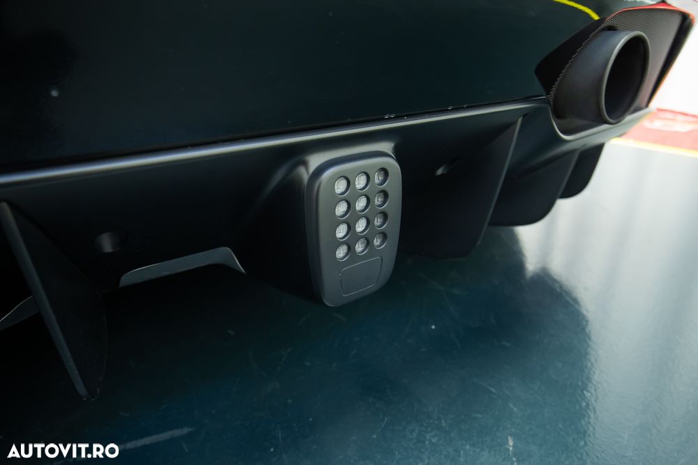 Ferrari 488 Spider - 8