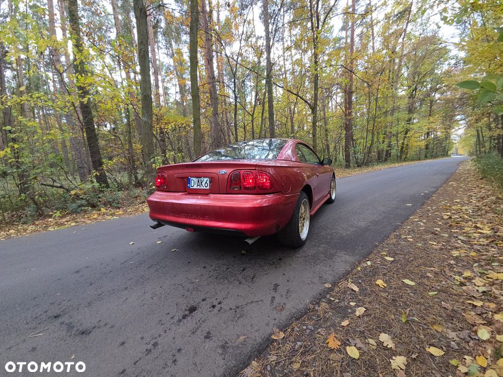 Ford Mustang - 4