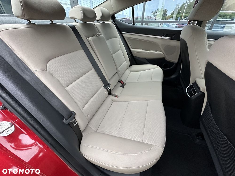 Hyundai Elantra 1.6 Comfort - 19