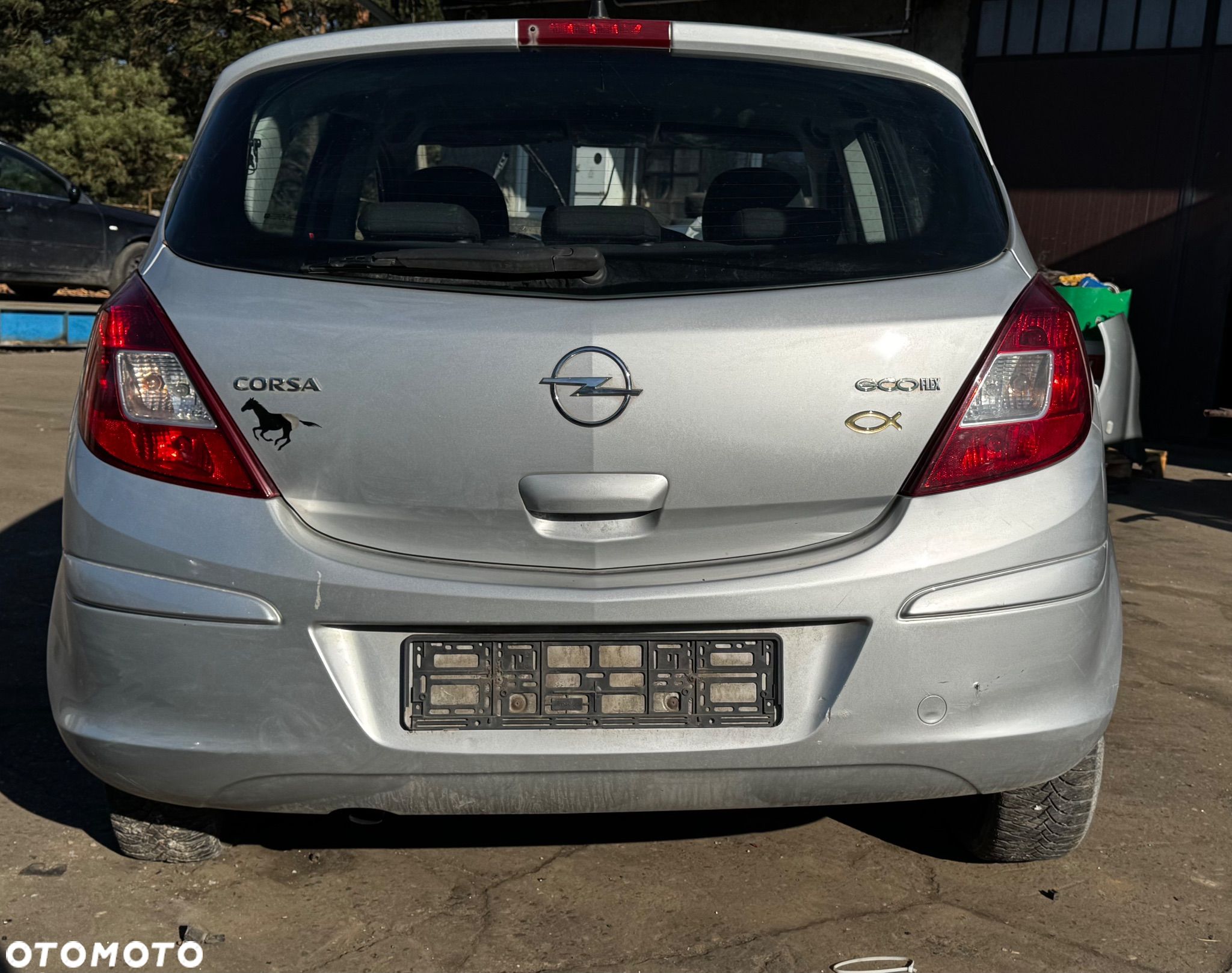 ZDERZAK TYLNY OPEL CORSA D 5D Z157 - 1