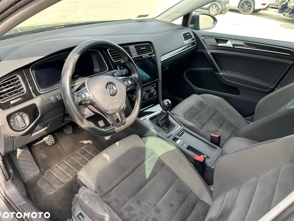 Volkswagen Golf - 12