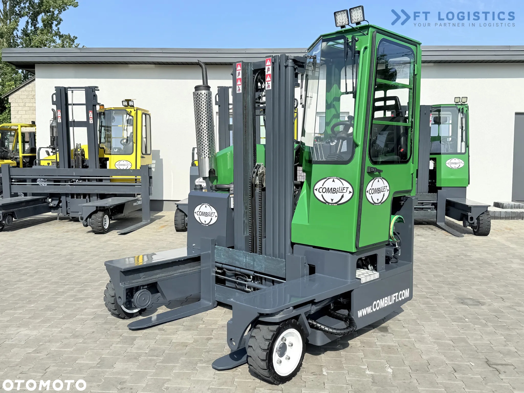 Combilift C2500 / GAS / TRIPLEX 4900MM / WOLNY SKOK /JEDYNE 2446 MOTOGODZIN /  POZYCJONER WIDEŁ / PEŁNA KABINA / STAN IDEALNY / Szeroka oferta wózków czterokierunkowych i bocznych, dopasowanych do różnorodnych potrzeb i zastosowań - 4