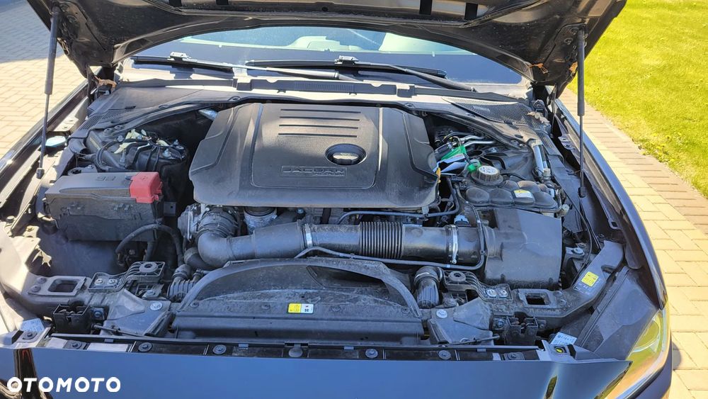 Jaguar XE 2.0 D Prestige - 8