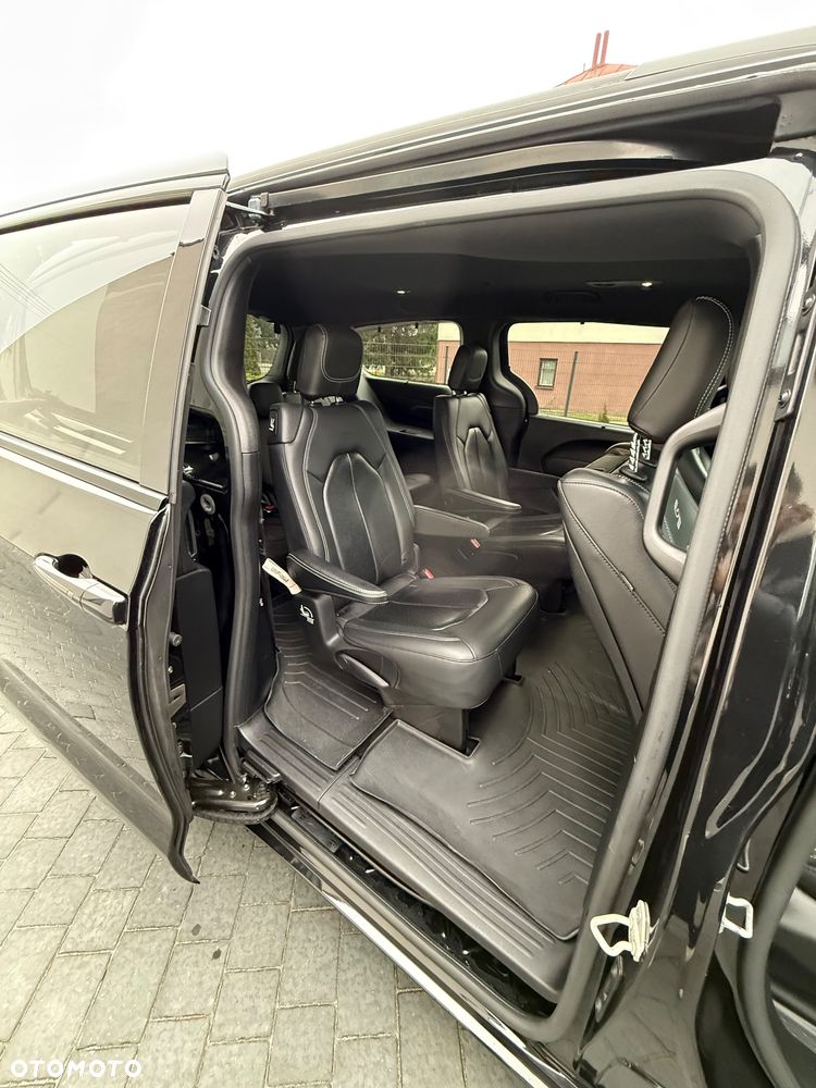 Chrysler Pacifica - 12