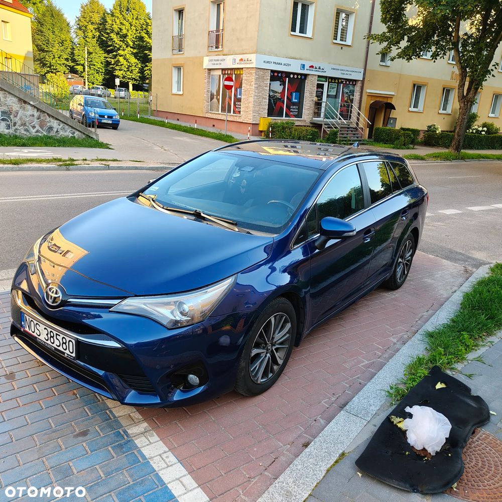 Toyota Avensis 1.8 Premium MS - 10