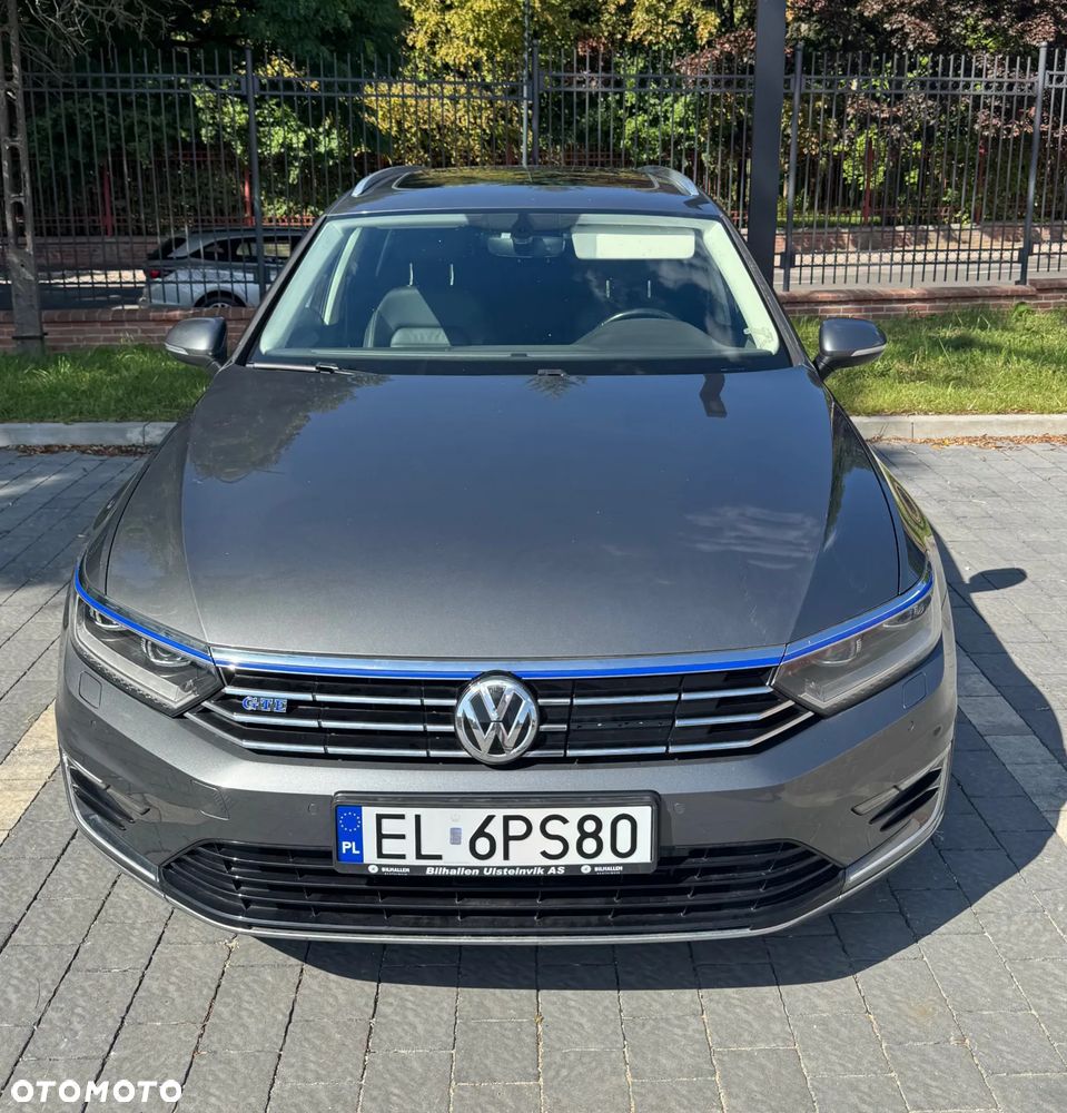Volkswagen Passat - 2