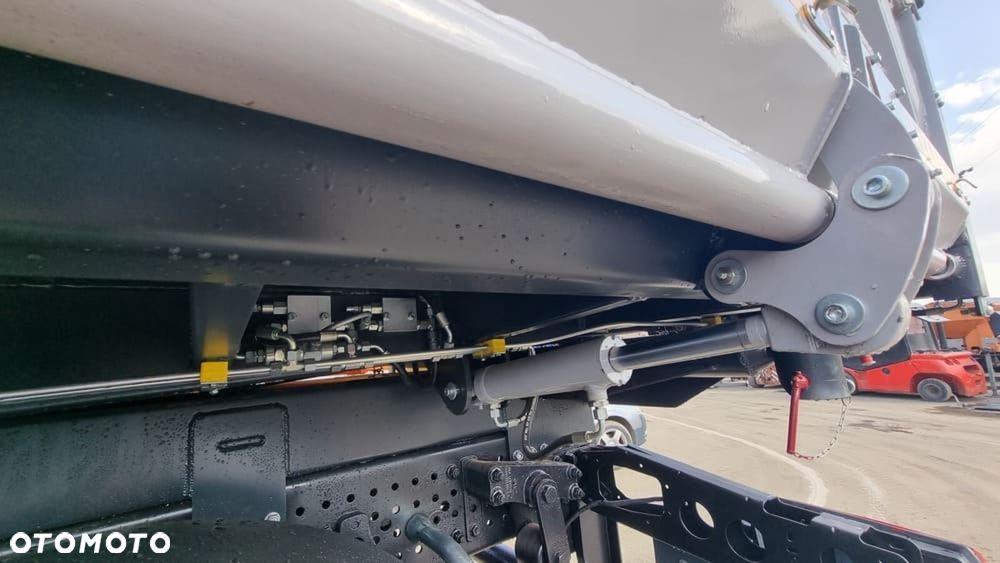 Mercedes-Benz Arocs 1824 - 10