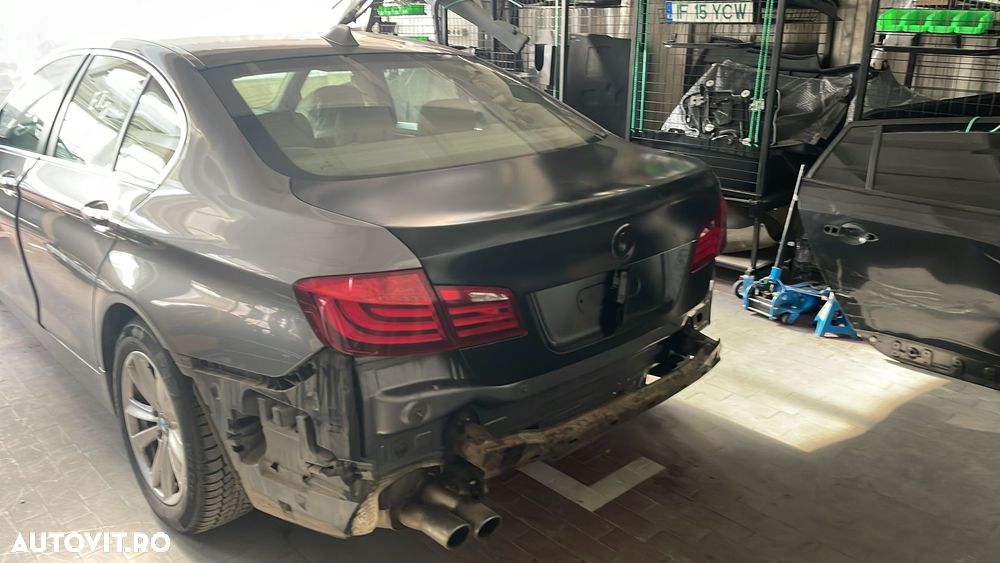 BMW Seria 5 525d xDrive - 10