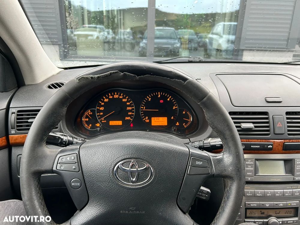 Toyota Avensis 2.2 D-4D Sedan Sol - 9