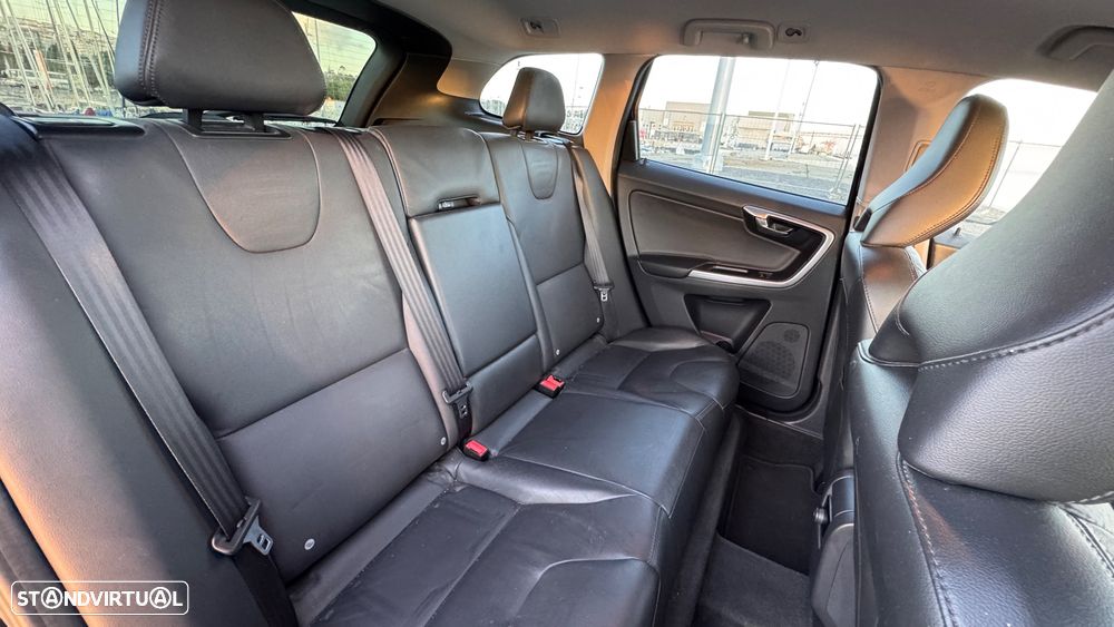 Volvo XC 60 2.0 D3 Summum Geartronic - 22