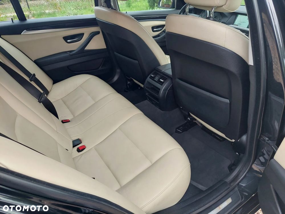 BMW Seria 5 528i Sport-Aut - 24