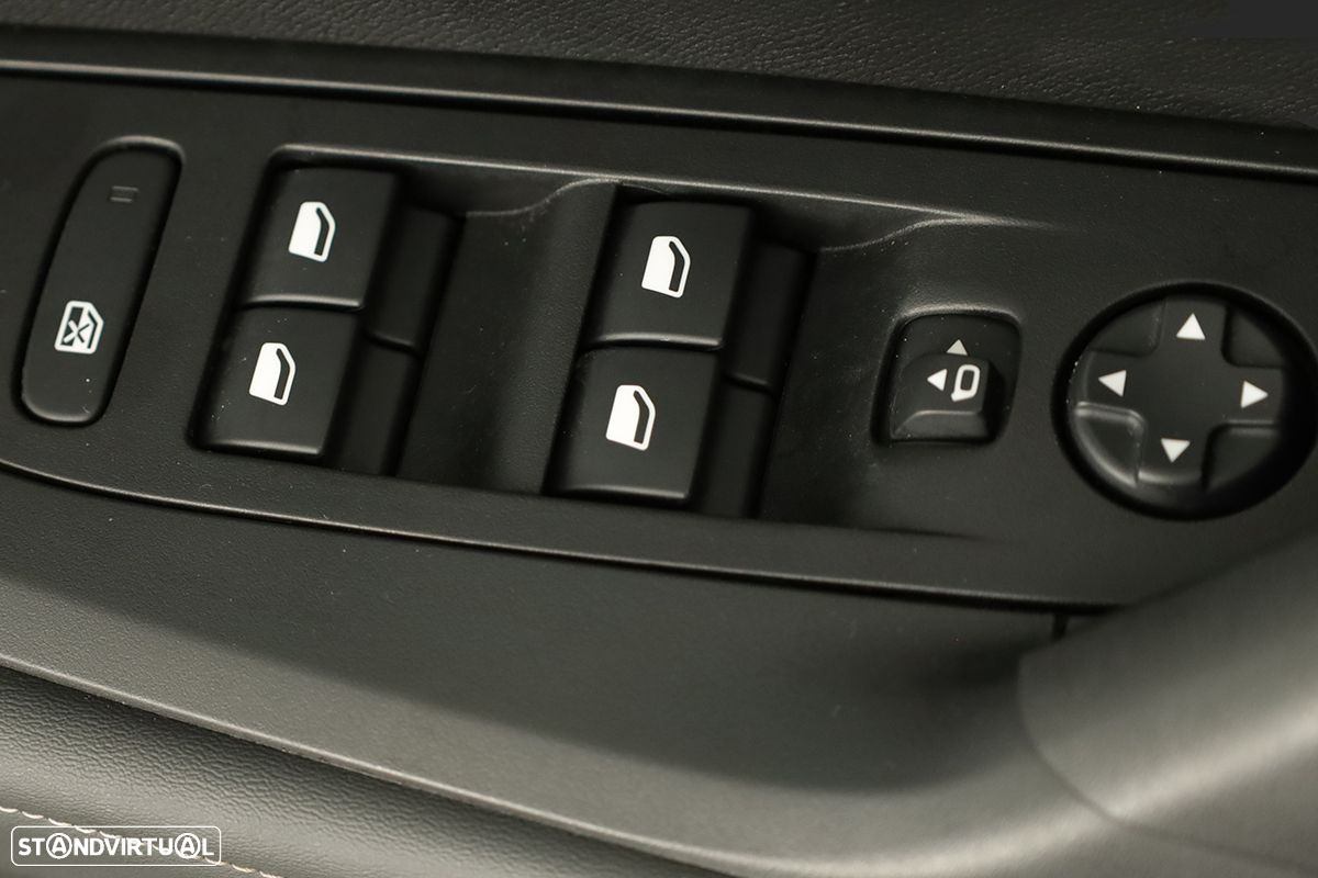Peugeot 2008 1.2 PureTech Allure EAT8 - 19
