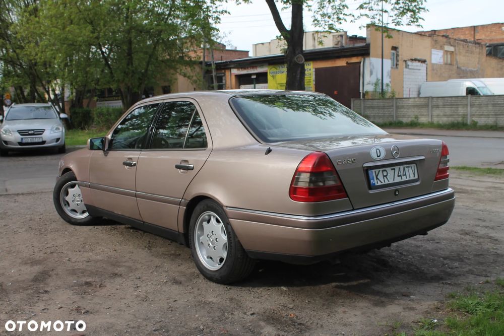 Mercedes-Benz Klasa C 220 D Elegance - 3