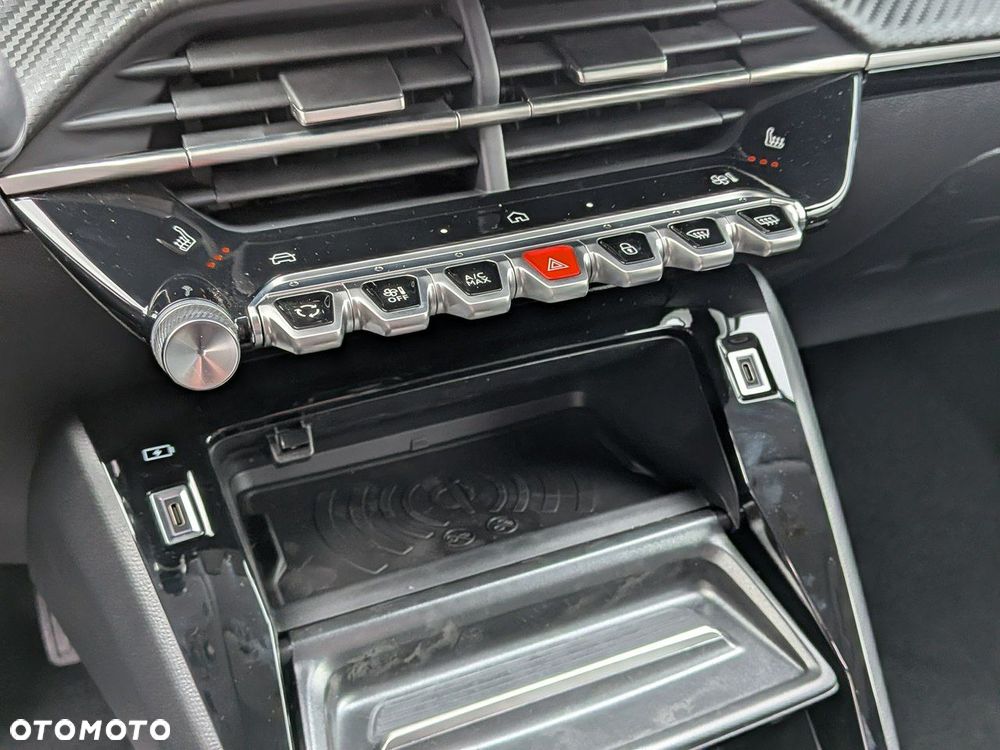 Peugeot 208 - 16