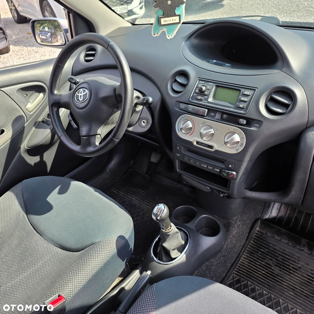 Toyota Yaris - 11