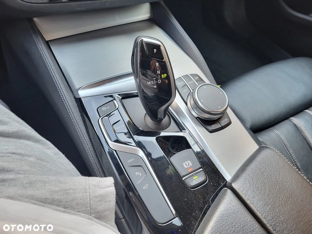 BMW Seria 5 530e iPerformance Luxury Line - 18