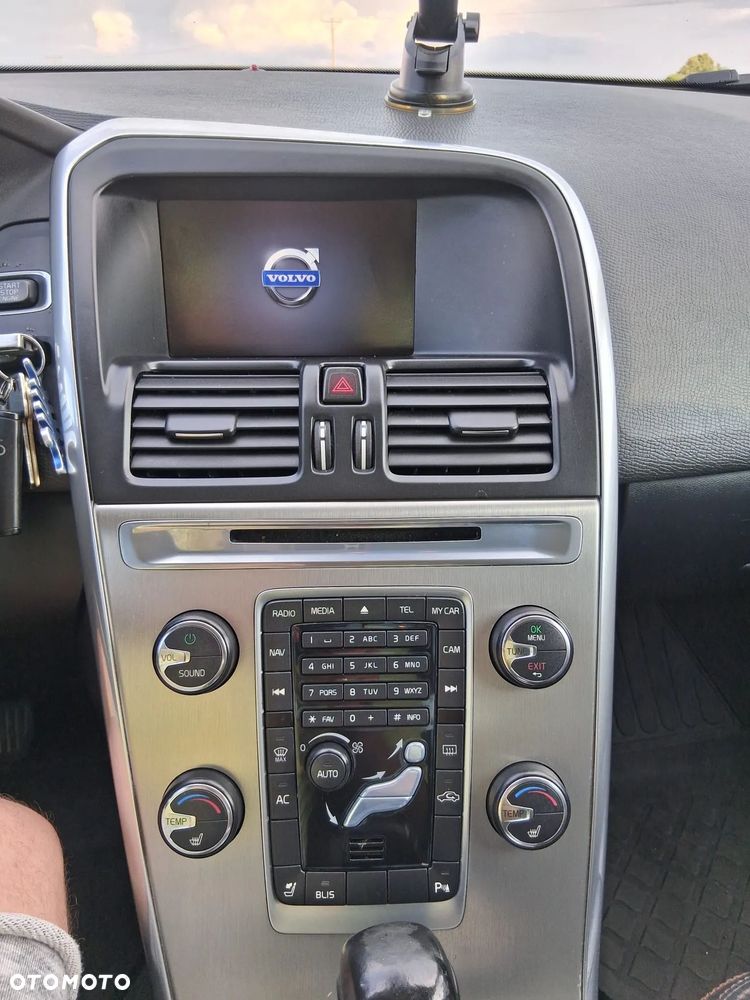 Volvo XC 60 T6 AWD Momentum - 28