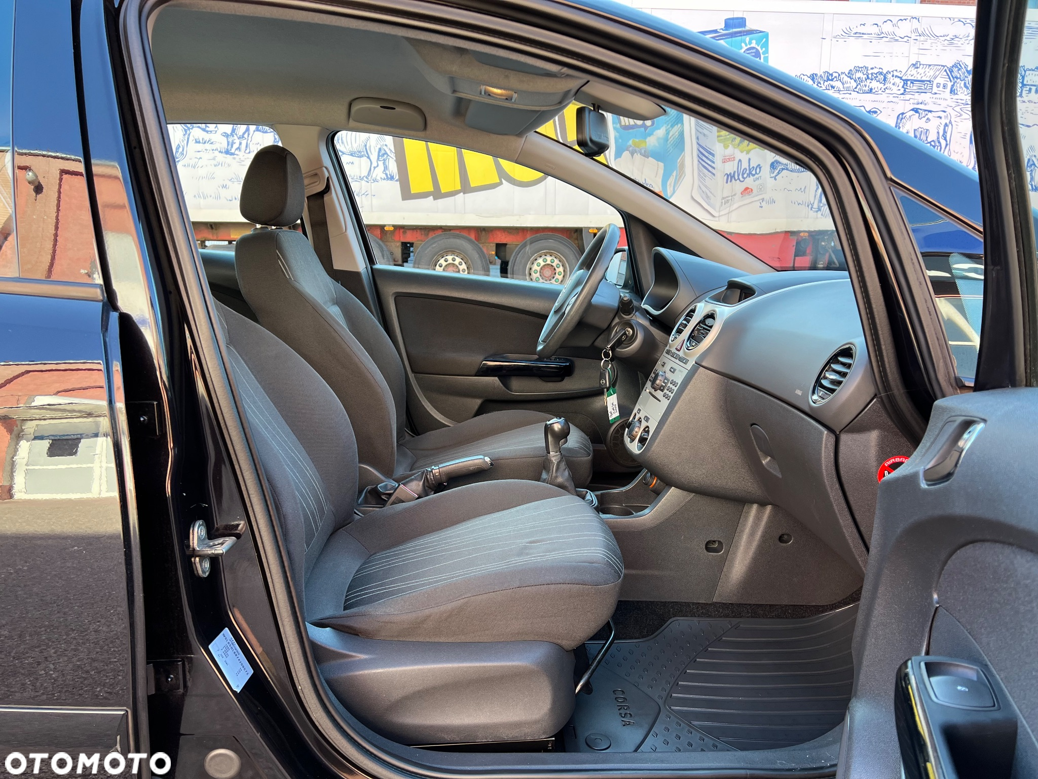 Opel Corsa 1.4 16V Cosmo - 14
