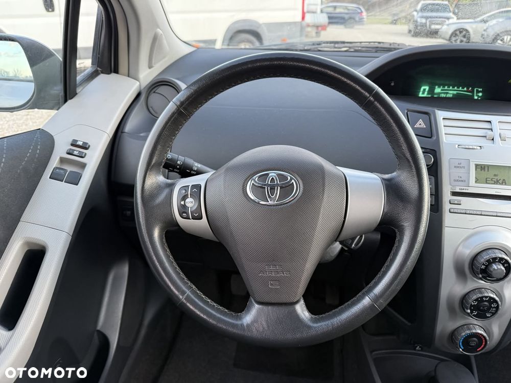 Toyota Yaris 1.3 VVT-i Sol - 25