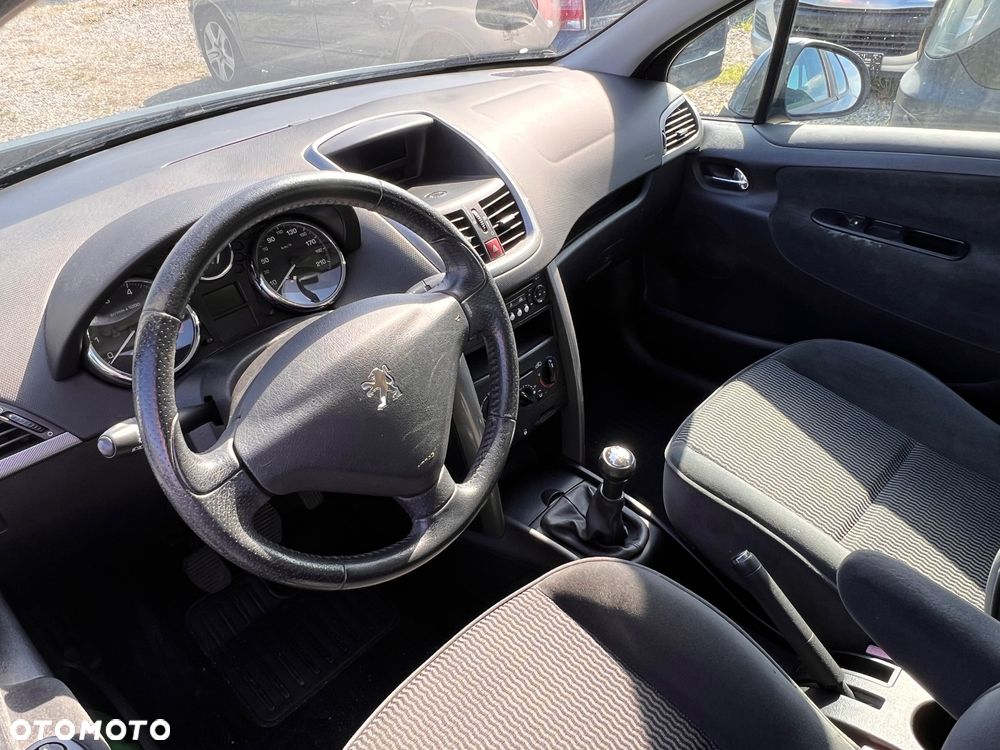 Peugeot 207 - 8