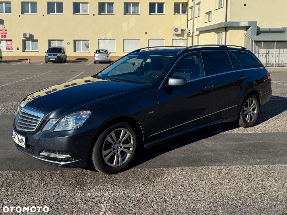 Mercedes-Benz Klasa E 200 T BlueEFFICIENCY 7G-TRONIC Elegance - 5