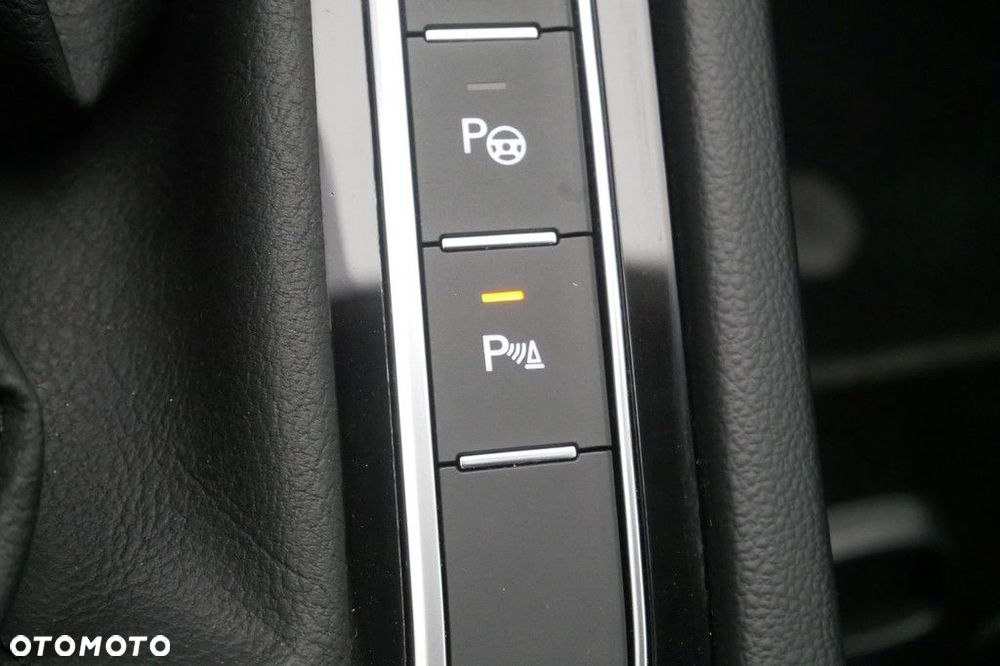 Volkswagen Passat Variant 2.0 TSI Elegance DSG - 20
