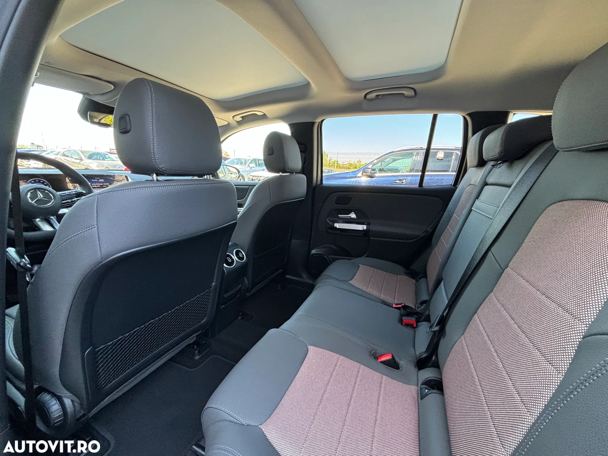 Mercedes-Benz EQB 300 4MATIC - 11