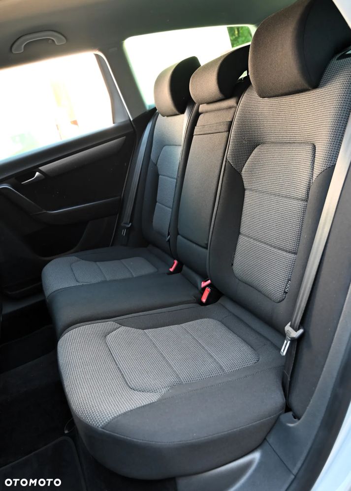 Volkswagen Passat - 28