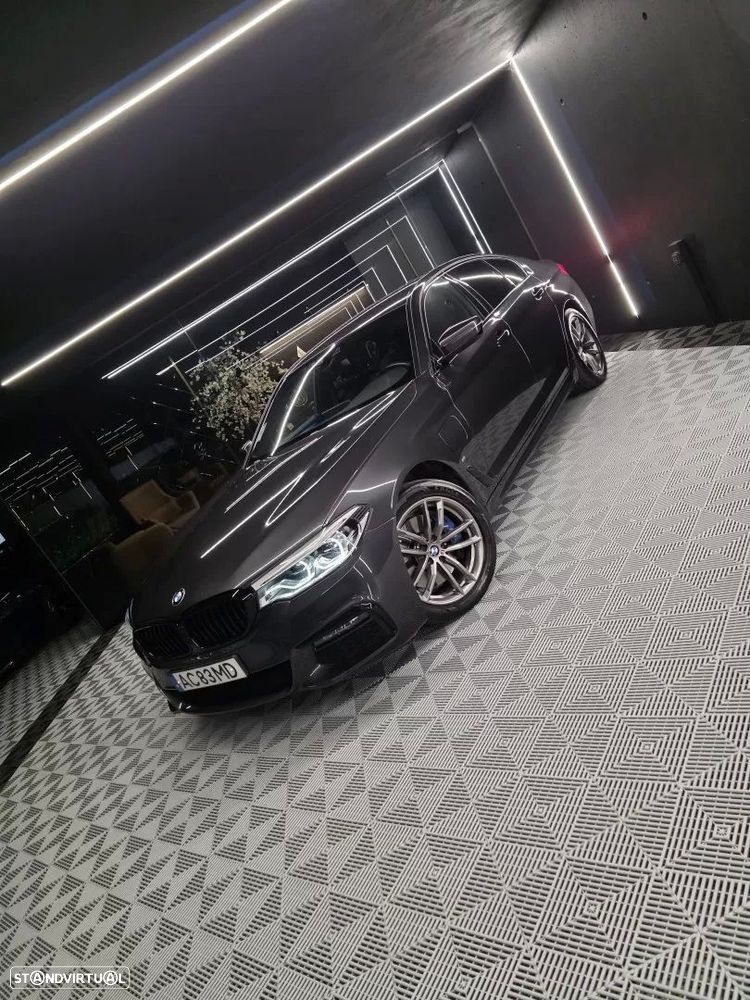 BMW 530 e Pack Desportivo M foto 2