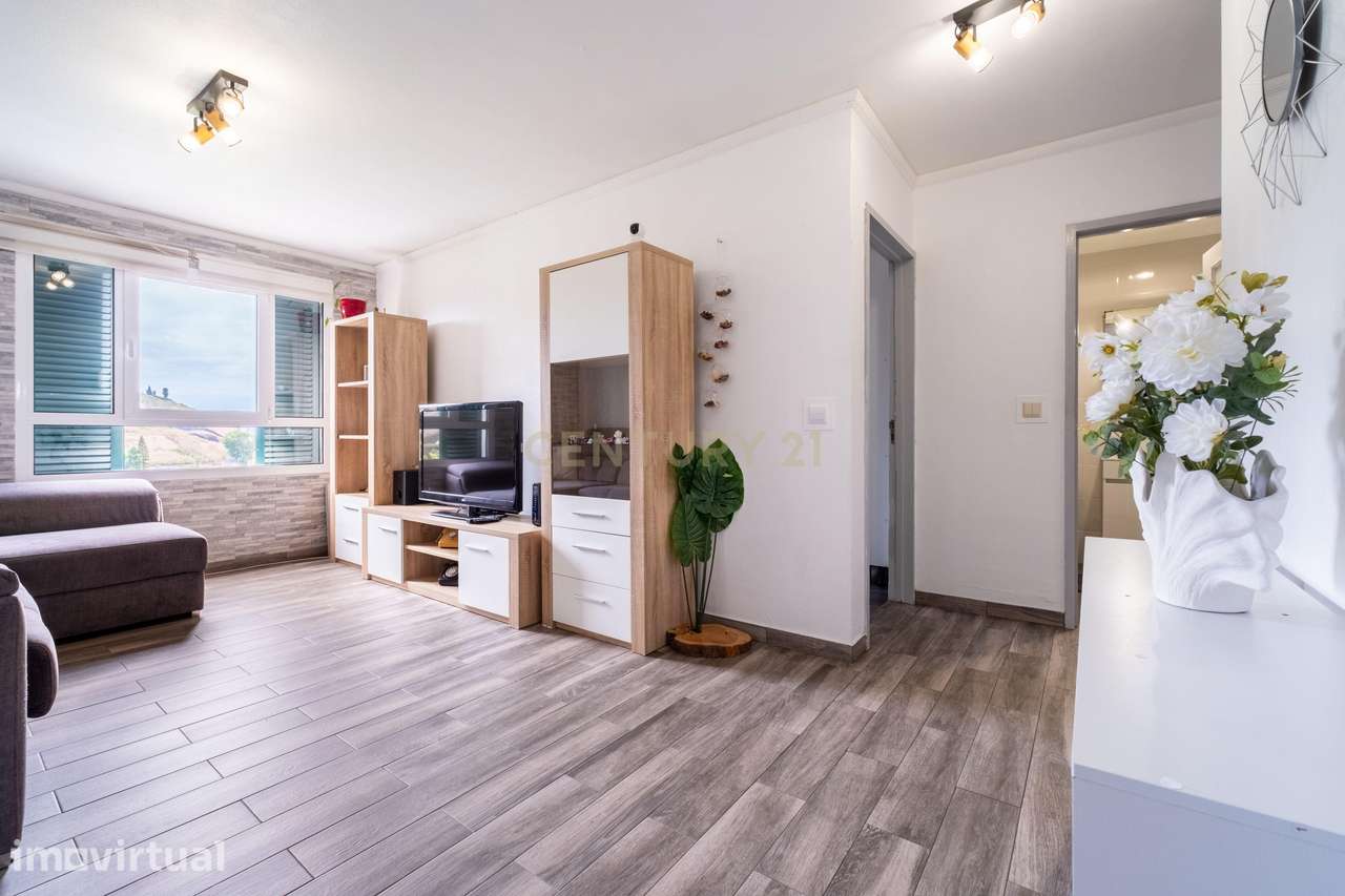 Apartamento T2 na Rua da Venezuela, Nazaré - São Martinho - Grande imagem: 2/23