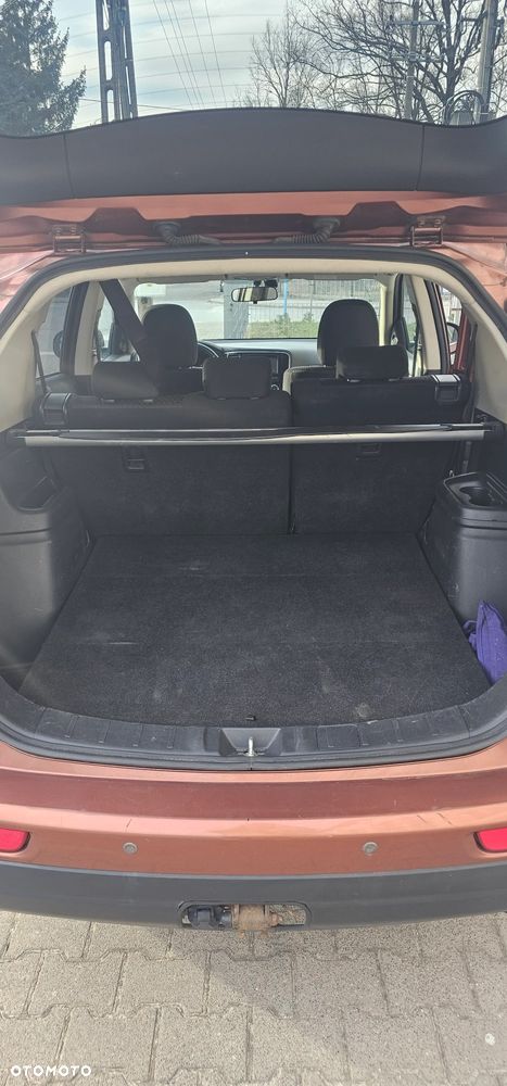 Mitsubishi Outlander 2.2 DID Intense + - 17